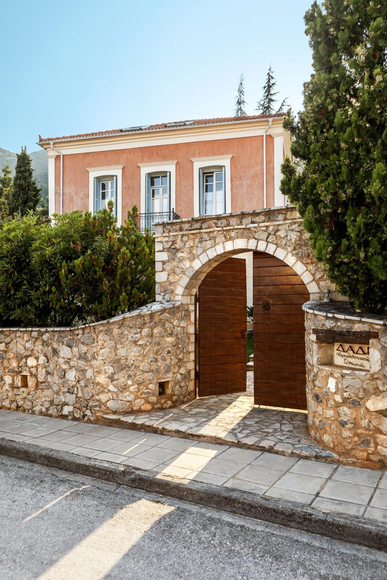 Hotel Archontiko Parnassus Dadi Amfiklia Exteriér fotografie